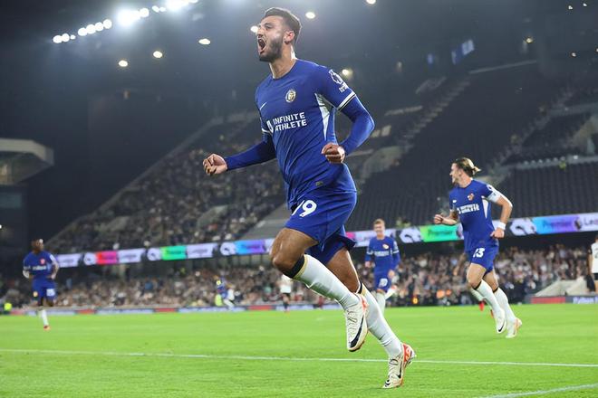 踢球者：卡尔成为历史首位年仅17岁被评为洲际级