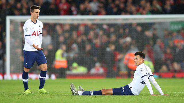 名记：博纳诺特离队后，埃苏戈将顶替其在欧冠名单位置